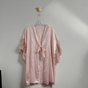 Vintage 80s Pink Old Hollywood Glam Feminine Romantic Lace Flutter Sleeve Robe